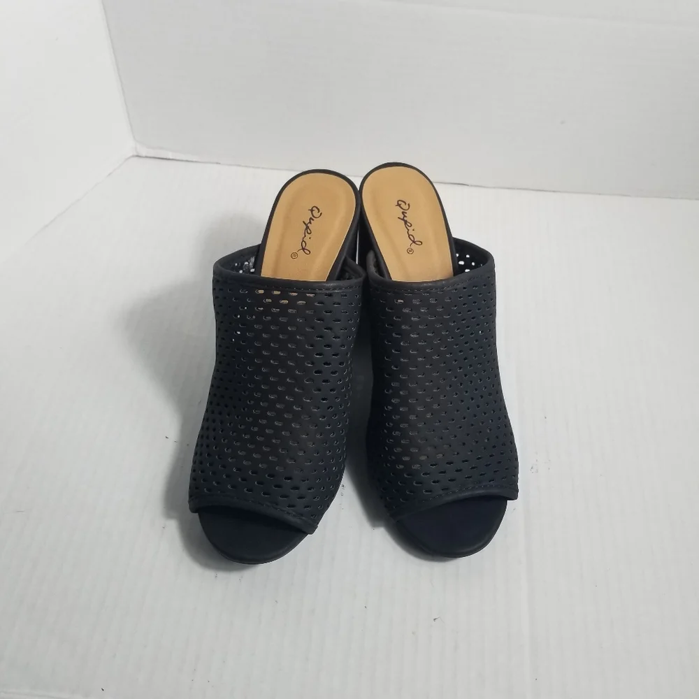 QUPID HEELED SANDALS SIZE 7.5